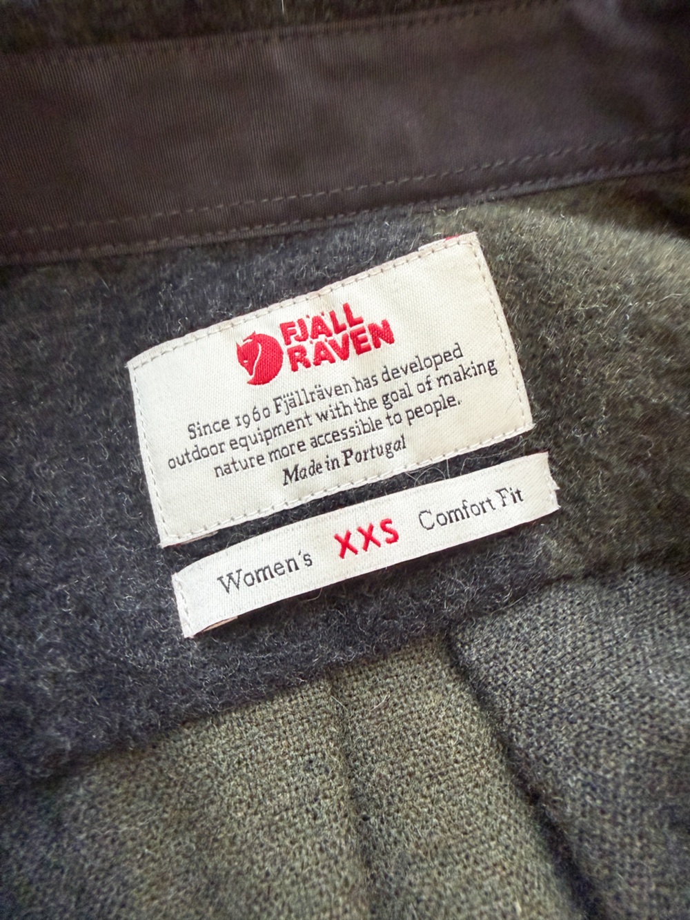 FJALLRAVEN • Canada Shirt in Deep Forest-Dark Grey - Picture 13 of 14